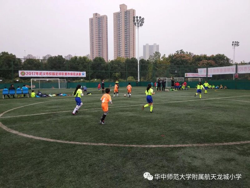 高校足球联盟:点燃青春热血的新篇章