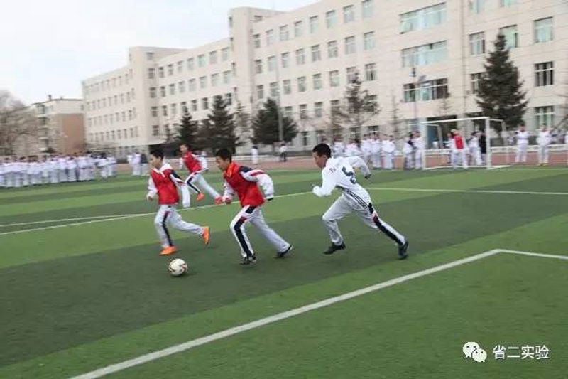 大学生足球联赛：青春与激情的碰撞